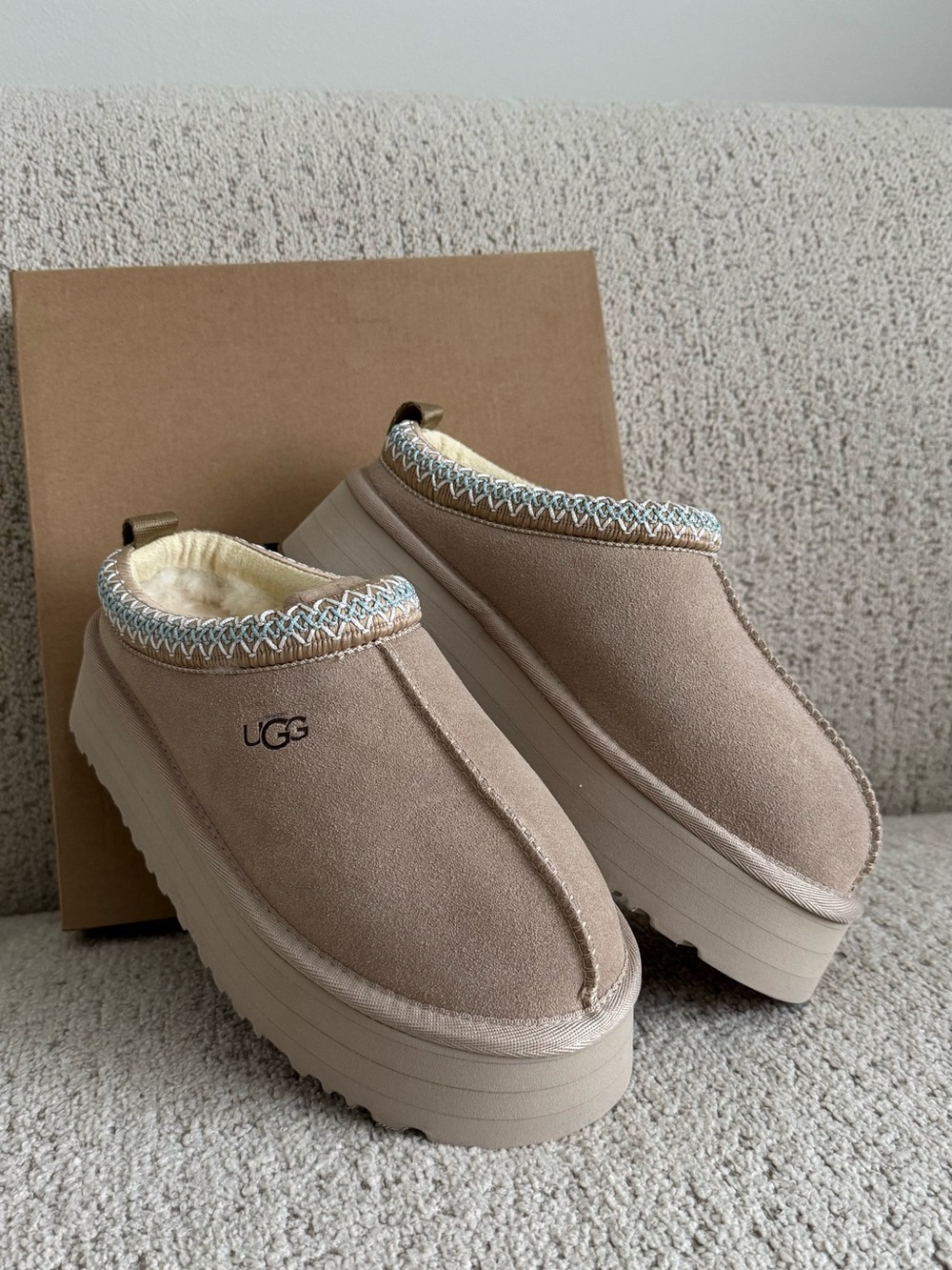 UGG Women's Platform Mule in Beige Chestnut